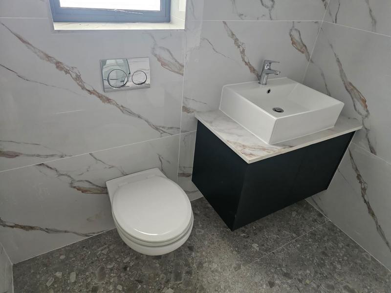 To Let 3 Bedroom Property for Rent in Uitzicht Western Cape